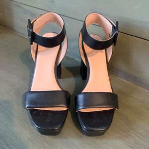 27 Edit Black heels with platform.